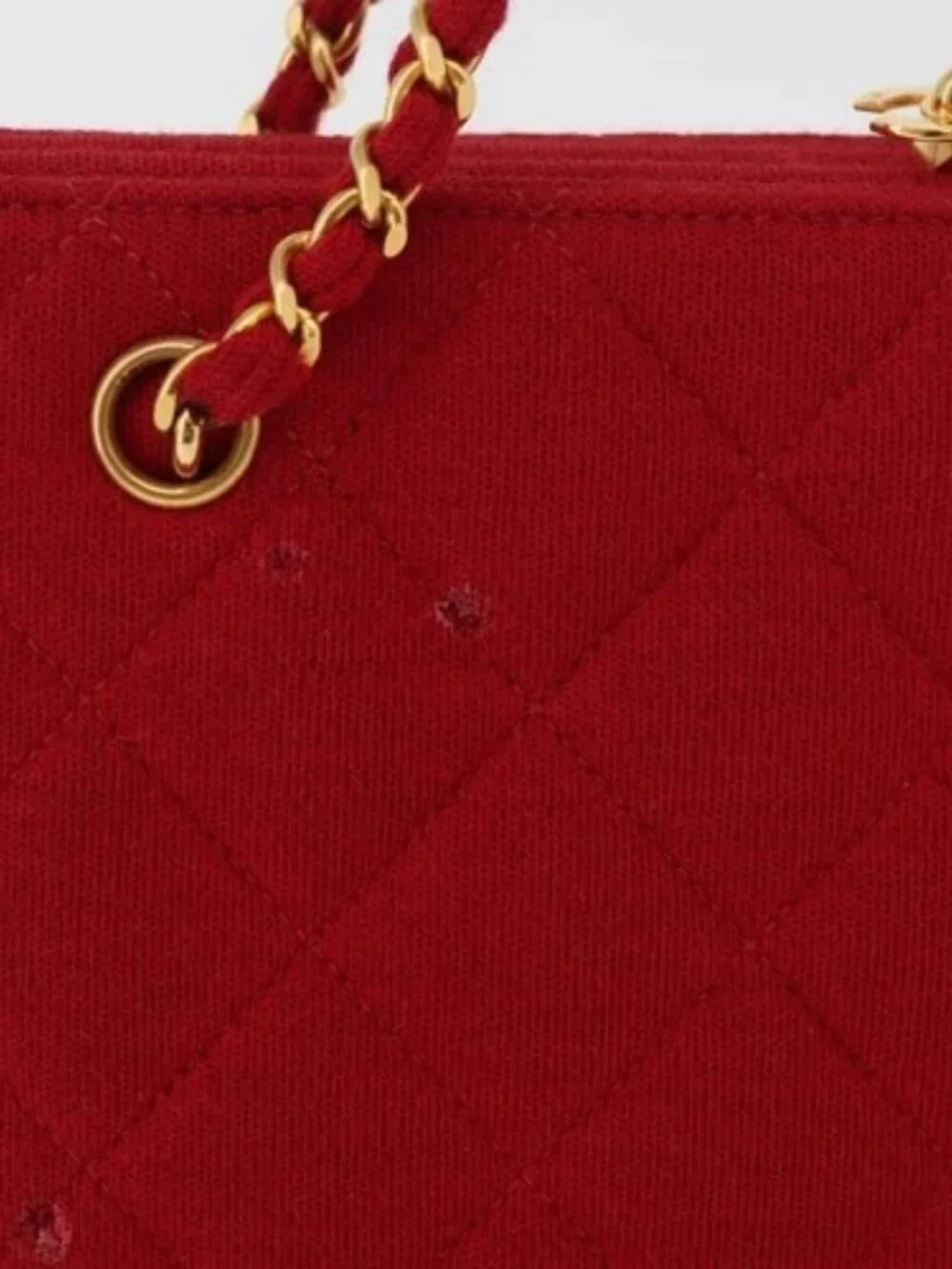 CHANEL brand	chanel color	red